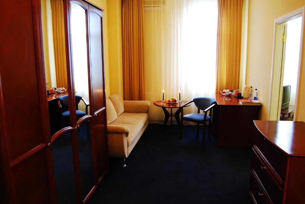 7 Days Hotel Kiev Phòng bức ảnh